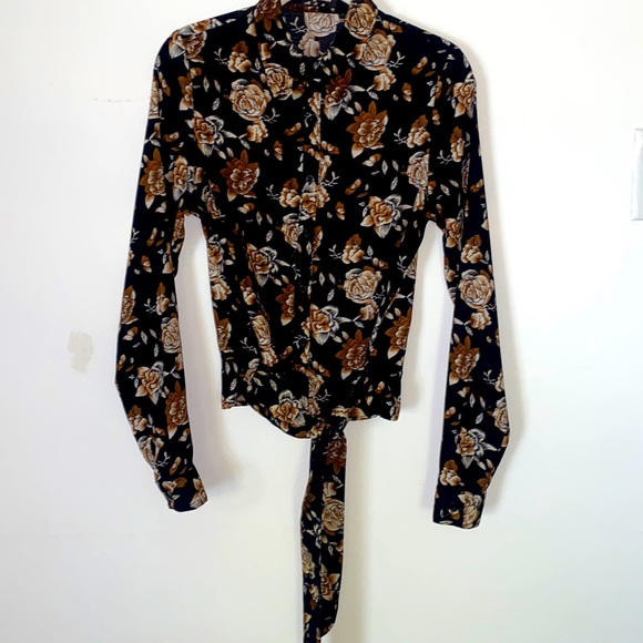 FASHION UNION •Tall• Knot Front
Blouse• In Winter Floral - Picture 3 of 10